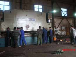 600噸折彎?rùn)C(jī)及大型設(shè)備搬運(yùn)