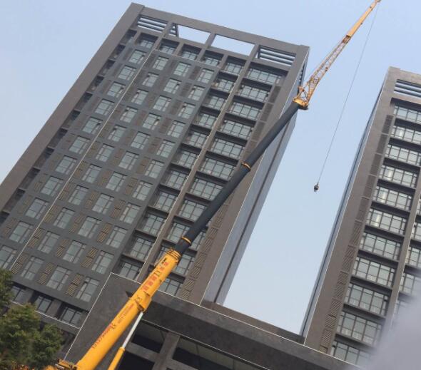 青島350噸汽車吊租賃展示